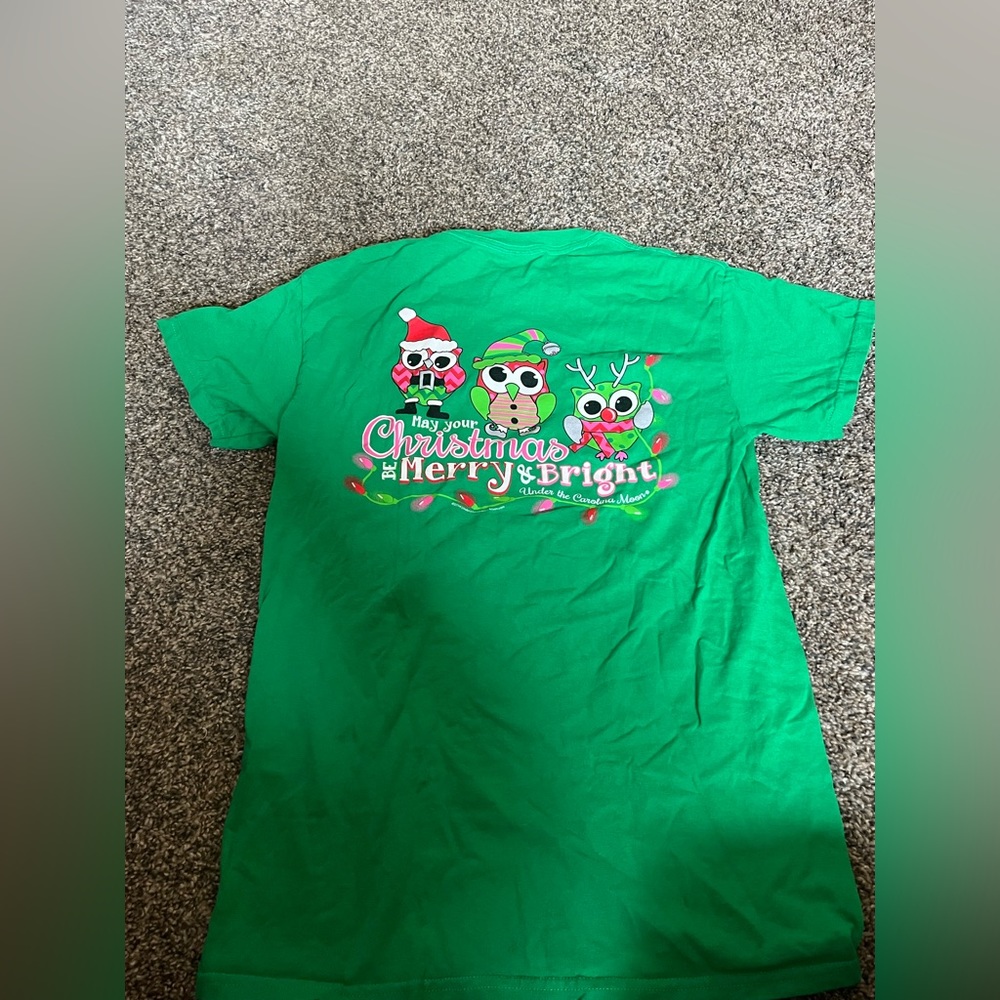 this is a short sleeve seasonal t-shirt from under the carolina moon!